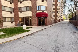 7337 S South Shore Dr, Chicago, IL 60649 - Photo 3