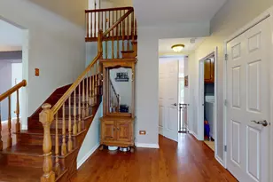 684 Huntington Dr, Carol Stream, IL 60188 - Photo 3