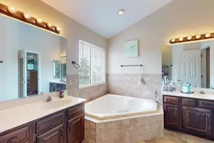 684 Huntington Dr, Carol Stream, IL 60188 - Photo 23