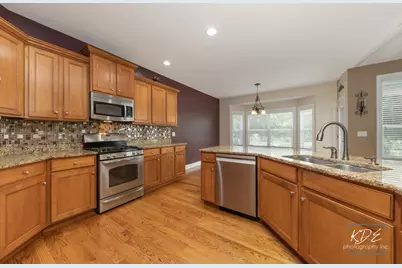 662 Omaha Drive, Yorkville, IL 60560 - Photo 9
