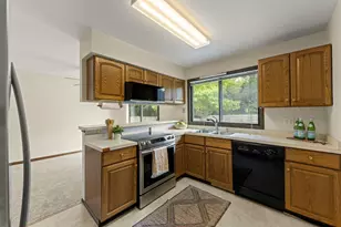 2S640 Continental Dr, Warrenville, IL 60555 - Photo 7