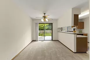 2S640 Continental Dr, Warrenville, IL 60555 - Photo 5