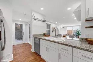 2415 N Janssen Ave, Chicago, IL 60614 - Photo 9