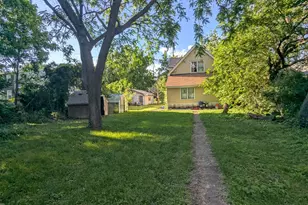 327 E 136th Pl, Chicago, IL 60827 - Photo 3