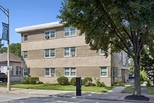 929 S Oak Park Ave, Oak Park, IL 60304 - Photo 1