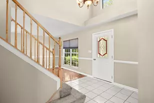 345 Mayfair Ln, South Elgin, IL 60177 - Photo 3