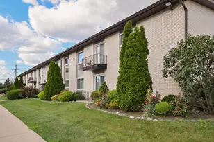 8999 Kennedy Dr, Des Plaines, IL 60016 - Photo 1