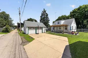 908 N 9th St, Rochelle, IL 61068 - Photo 25