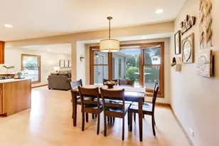 2006 N Elizabeth Dr, Arlington Heights, IL 60004 - Photo 9
