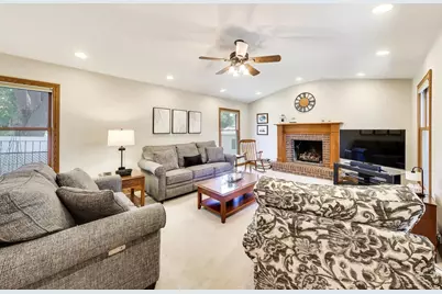2006 N Elizabeth Drive, Arlington Heights, IL 60004 - Photo 17
