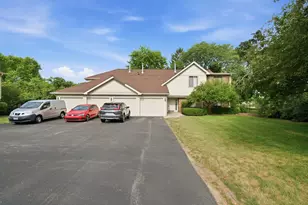 2340 E Old Hicks Road N, Palatine, IL 60074 - Photo 3