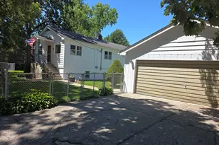 26418 N Willow Ave, Mundelein, IL 60060 - Photo 3