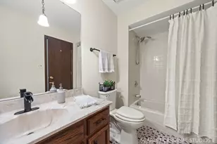 20W481 Cobb Dr, Downers Grove, IL 60516 - Photo 17