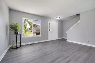 1312 Burke Ln, South Elgin, IL 60177 - Photo 3