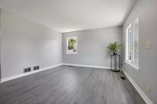1312 Burke Ln, South Elgin, IL 60177 - Photo 5