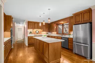 42W264 Hidden Springs Dr, Saint Charles, IL 60175 - Photo 9