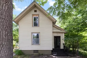 1029 Woodlawn Ave, Rockford, IL 61103 - Photo 1