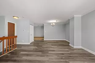 272 Park Ridge Ln, Aurora, IL 60504 - Photo 7