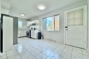 2540 W Jerome St, Chicago, IL 60645 - Photo 11
