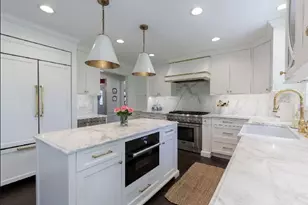 1010 Thunderbird Ln, Naperville, IL 60563 - Photo 11