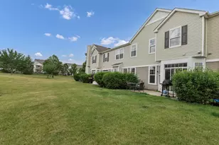 1904 Cobblestone Dr, Carpentersville, IL 60110 - Photo 23