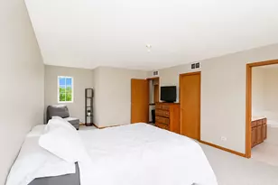 1904 Cobblestone Dr, Carpentersville, IL 60110 - Photo 13