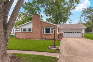 3 Manor Dr, Pontiac, IL 61764 - Photo 5