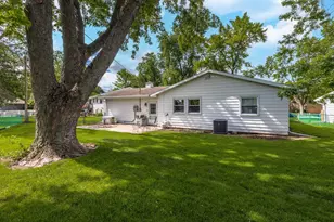 3 Manor Dr, Pontiac, IL 61764 - Photo 37