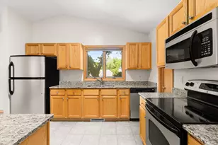 2427 Reynolds Manor Dr, Ottawa, IL 61350 - Photo 9