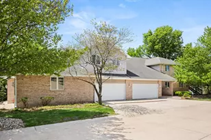 2427 Reynolds Manor Dr, Ottawa, IL 61350 - Photo 1