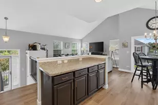 941 Emerald Dr, Pingree Grove, IL 60140 - Photo 5