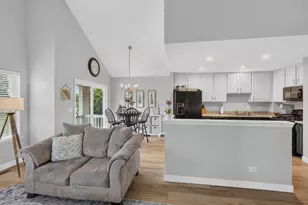 941 Emerald Dr, Pingree Grove, IL 60140 - Photo 3