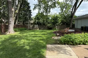 604 E Cedar Ln, Mount Prospect, IL 60056 - Photo 9