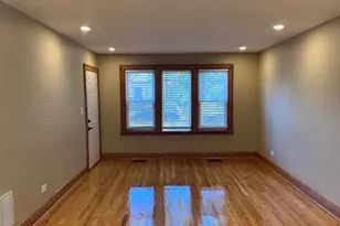 8532 S Yates Blvd, Chicago, IL 60617 - Photo 3