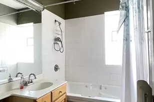 7662 N Sheridan Rd, Chicago, IL 60626 - Photo 11