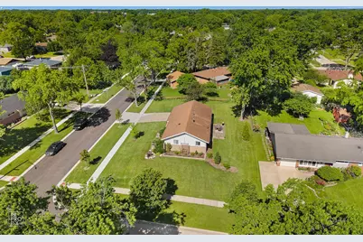 580 Newark Lane, Hoffman Estates, IL 60169 - Photo 3