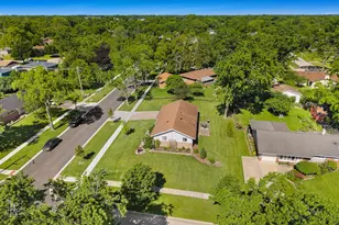 580 Newark Ln, Hoffman Estates, IL 60169 - Photo 3
