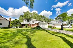 8 Charles Ct, Buffalo Grove, IL 60089 - Photo 3