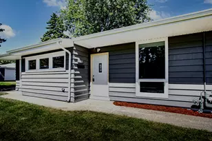 1911 N Hickory St, Crest Hill, IL 60403 - Photo 3