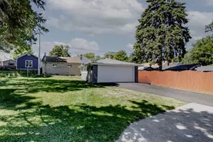 1911 N Hickory St, Crest Hill, IL 60403 - Photo 7