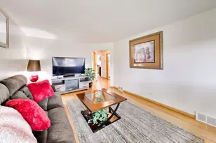 1118 Bohland Ave, Bellwood, IL 60104 - Photo 3