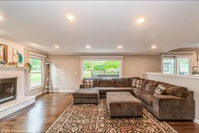 310 Chesterfield Lane, Vernon Hills, IL 60061 - Photo 3