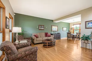 752 Easton Ln, Elk Grove Village, IL 60007 - Photo 5