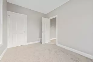 418 W Illinois Ave, Aurora, IL 60506 - Photo 11