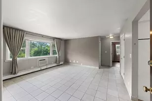 255 E Oak St, Addison, IL 60101 - Photo 3