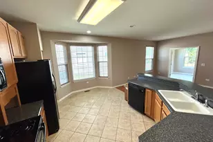 21214 Lily Lake Ln, Crest Hill, IL 60403 - Photo 5