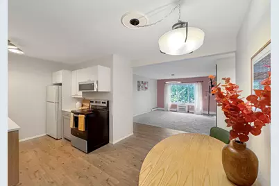 124 N Whistler Avenue #B8, Freeport, IL 61032 - Photo 5