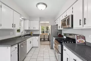 6504 Fernwood Dr, Lisle, IL 60532 - Photo 11