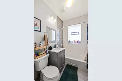 7555 N Claremont Avenue, Chicago, IL 60645 - Photo 13