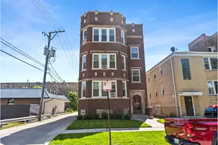 7555 N Claremont Ave, Chicago, IL 60645 - Photo 1